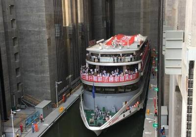 宜昌两坝一峡旅游新产品：乘游船过大坝，坐电梯，观大坝一日游 ，体验世界最大的升船机