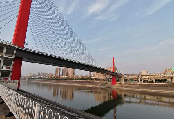 宜昌旅游新景观-至喜（庙嘴）长江大桥荣获2018-2019年度国家优质投资项目奖。