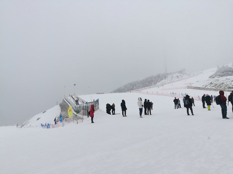 五峰国际滑雪场12