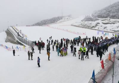 宜昌到独岭云顶酒店滑雪直通车开通，专为五峰国际滑雪场滑雪定制的品质游
