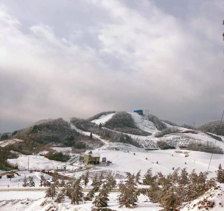 1月9日绿葱坡滑雪场实景