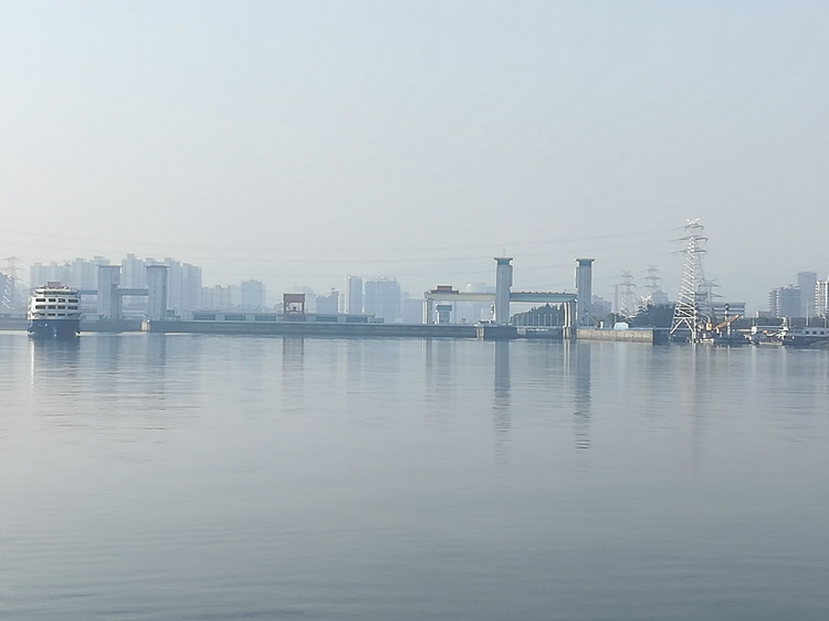 宜昌葛洲坝电厂建成40周年累计发电5800多亿度