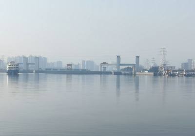 宜昌葛洲坝电厂建成40周年累计发电5800多亿度
