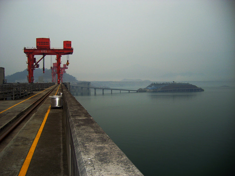 三峡大坝坝顶景观 三峡工程，宜昌旅游景点三峡大坝景区