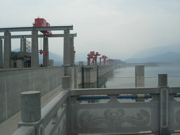 三峡大坝坝顶宜昌旅游景点三峡大坝成为热门研学旅行目的地