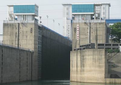 宜昌三峡大坝和葛洲坝航运通过量达1.6亿吨再创新高