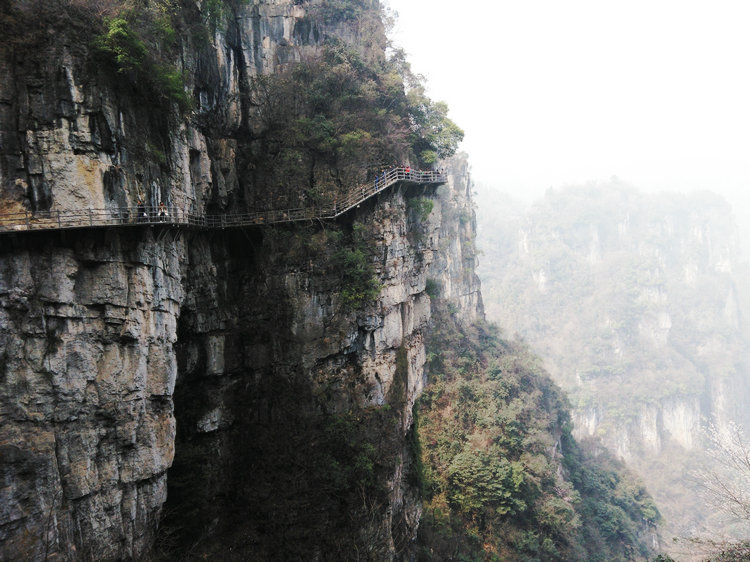 世界最长的悬空栈道在哪里？宜昌清江方山