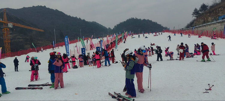 屈原故里国际滑雪场官网介绍宜昌滑雪场旅游景点秭归屈原滑雪场攻略